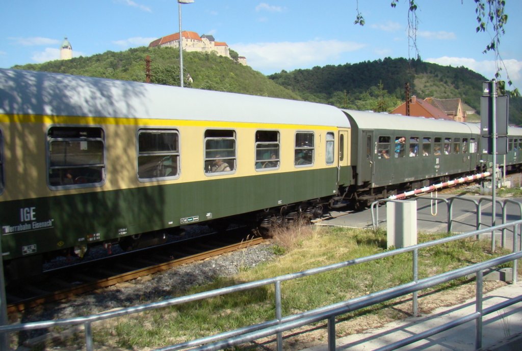 Ein Teil vom Wagenpark des DPE 91540 (Karsdorf - St. Egidien), am 09.06.2012 am Hp Freyburg. (Foto: G�nther G�bel)