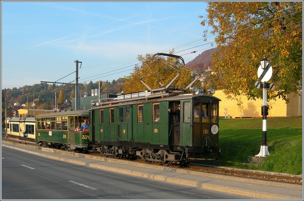 Ein Treibwagen der Genfer Trambahn zieht bei Blonay einen der letzten Zge in der Saison 2011 Richtung Chamby.
30. Okt 2011