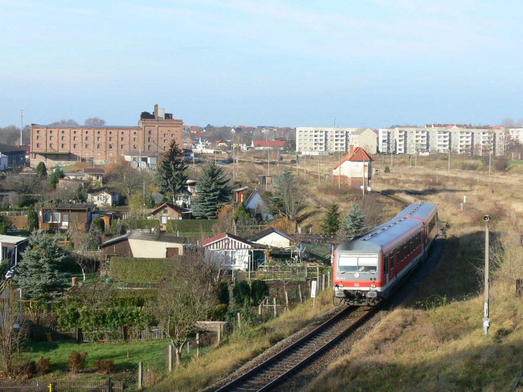 Ein Tw ber BR 628 verl�sst am 02.12.2006 als RB von Artern nach Naumburg Hbf, den Bf Ro�leben; 02.12.2006 (Foto: Carsten Klinger)