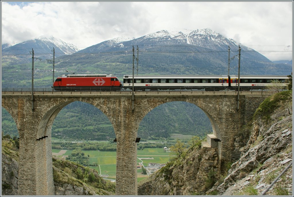 Ein umgeleiteter IC auf dem Luogelkinn-Viadukt. 4. Mai 2013