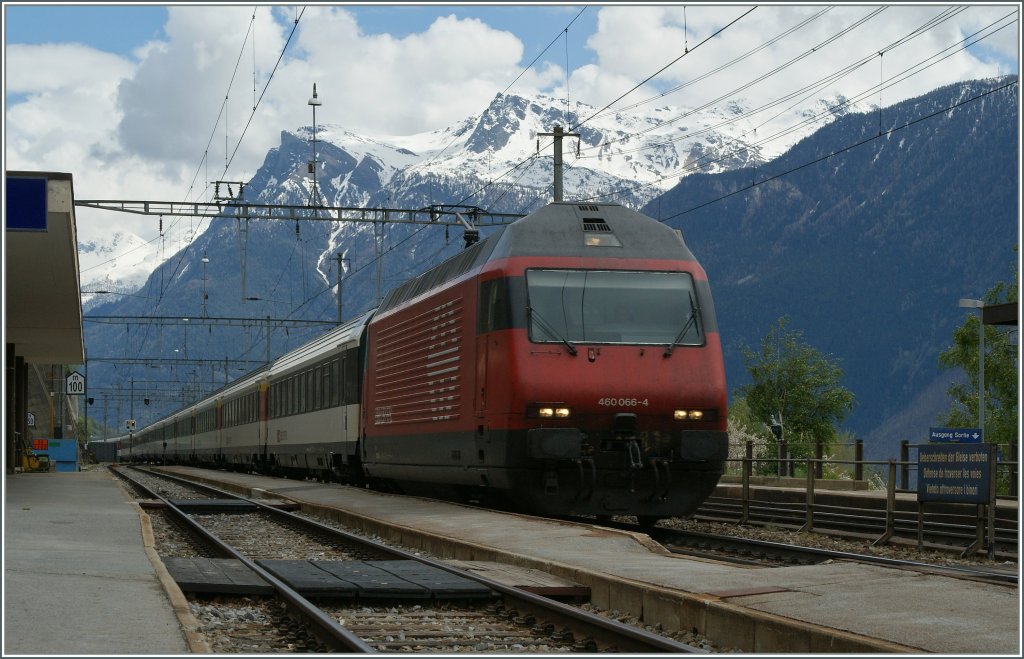 Ein umgeleiteter IC in Aussserberg. 4. Mai 2013 