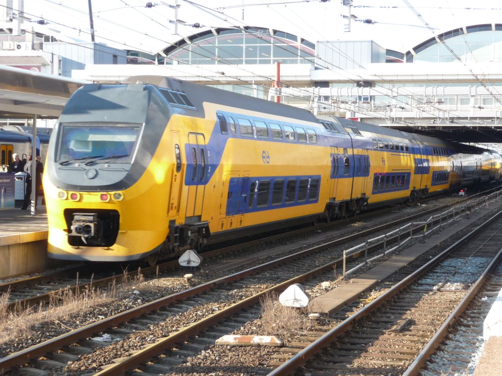 Ein VIRM-Triebwagen im Bahnhof Utrecht CS, 26.10.2011.