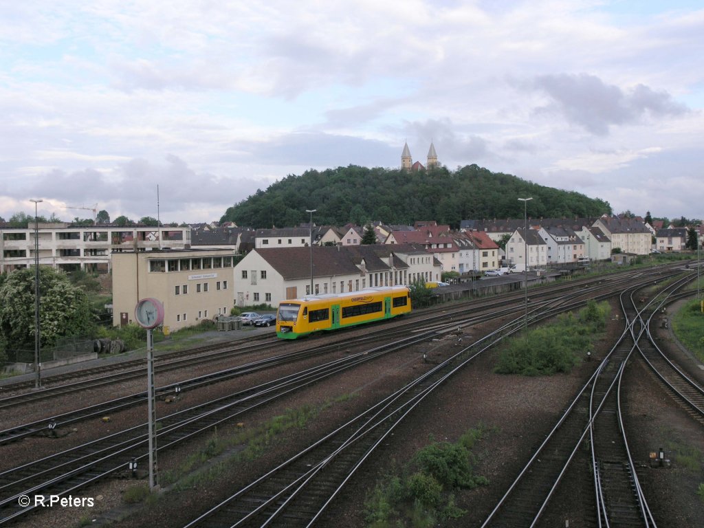 Ein VT verlsst Schwandorf mit einer Rb nach Frth im Wald. 26.05.10