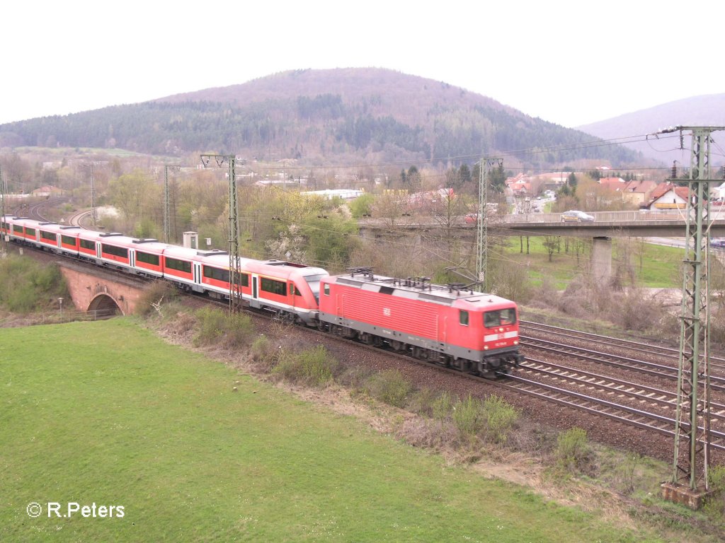 Eine 112 mit Puma-Garnitur verlsst gemnden als RE Frankfurt/Main. 12.04.08