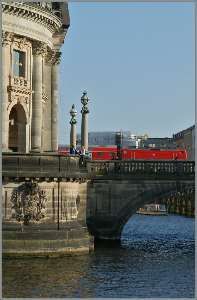 Eine 143 auf der Stadtbahn bei der Musemsinsel.
16. Sept. 2012