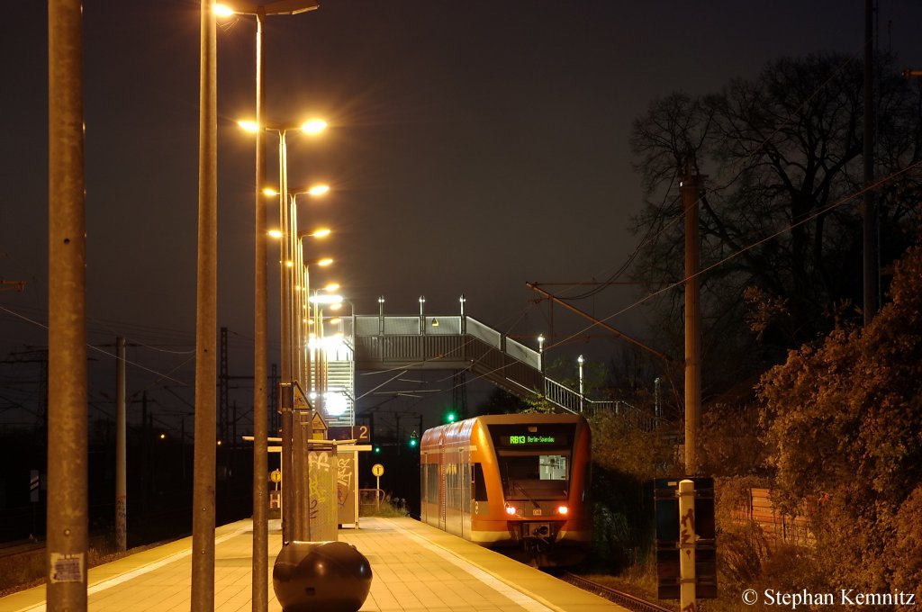 Eine 646er als RB13 (RB 28394) nach Berlin-Spandau in Wustermark. 15.11.2010