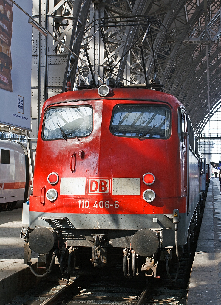 Eine Bgelfalte (110 406-6) am 25.05.2012 im  im Hbf Frankfurt/Main. Diese Lok wurde 1966 bei Krauss-Maffei unter der Fabrik-Nr 19181 gebaut.