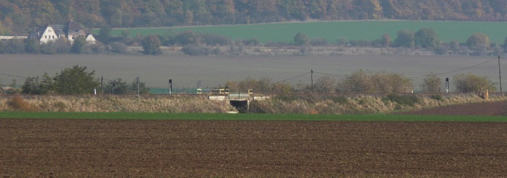 Eine Feldwegbr�cke zwischen Wangen und Ro�leben, aber noch in Sachsen-Anhalt; 20.10.2012 (Foto: Klaus Pollm�cher)