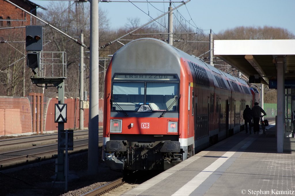 Eine RE2 Ersatz Garnitur als (RE 37381) nach Knigs Wusterhausen in Rathenow. 07.03.2011