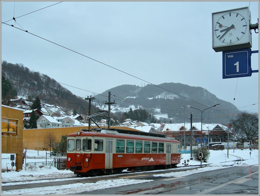 Eine schlechte Zeit fr einen Ausflug in die Berge...
...Doch der CEV BDeh 2/4 N 73 muss doch auf den Les Pleiades fahren. 
6. Dez. 2010