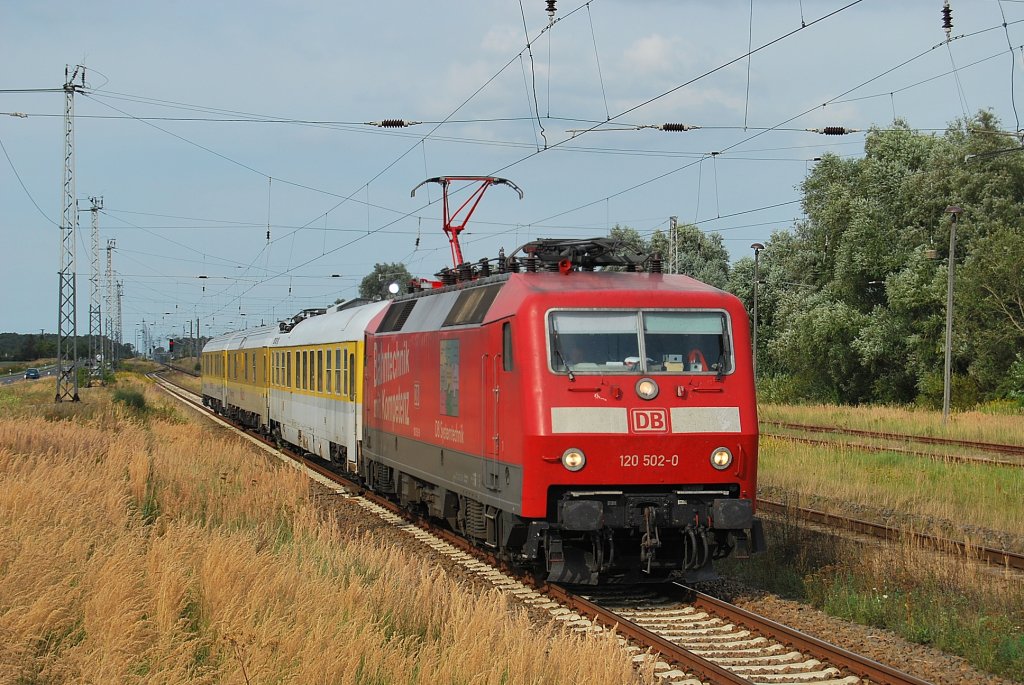 Einen kurzen Halt in Bentwisch legte am 02.09.2009 die 120 502 ein.