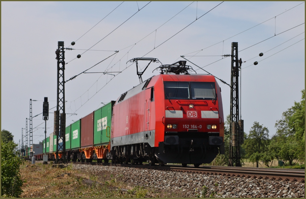 Einen der wenigen Gterzge, die wir am 04.06.11 in Nordbgge sahen, wurde von 152 164 gezogen