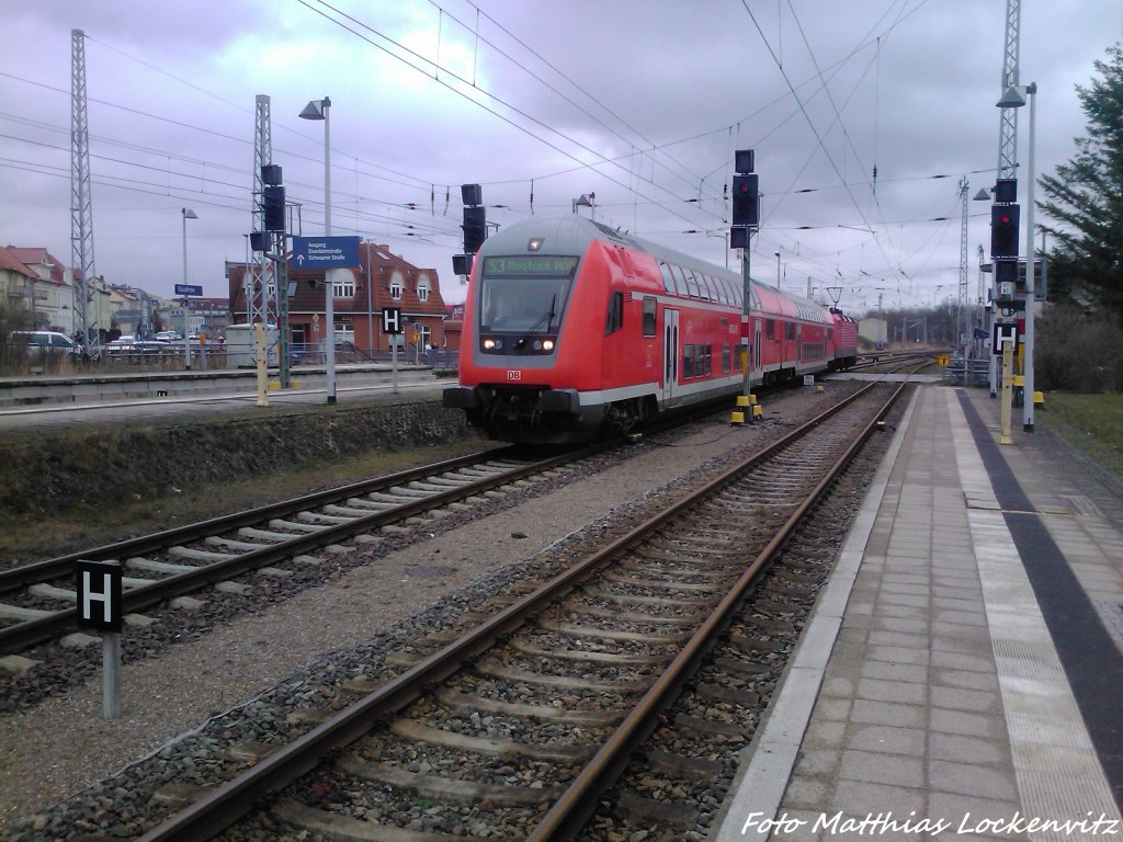 Einfahrt S3 (Bestehend aus Dostowagen & 143 952-0) in den Bahnhof Gstrow am 13.4.13