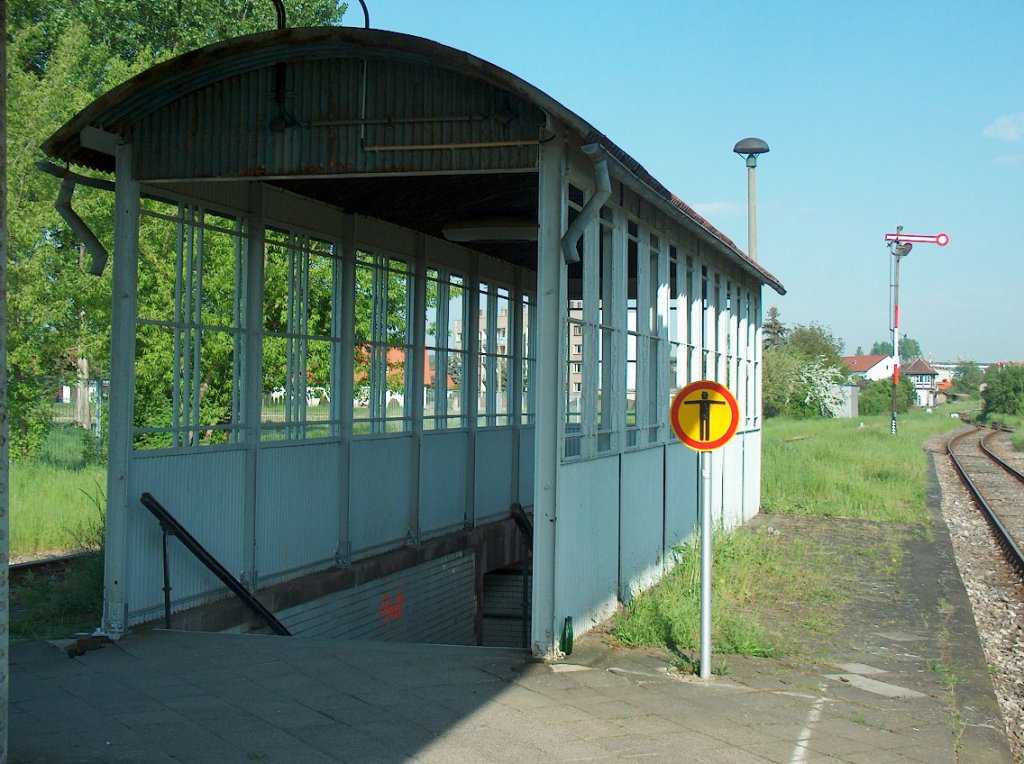Eingang zur Bahnhofsunterf�hrung am Bahsteig in Laucha; 13.05.2008