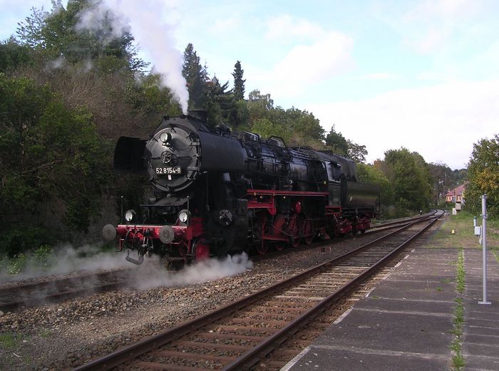 EMBB 52 8154-8 beim umsetzen im Bf Freyburg. Sie brachte eine Sonderzug aus Leipzig zum Winzerfest in die Weinstadt; 09.09.2006 (Foto: Thomas Menzel)