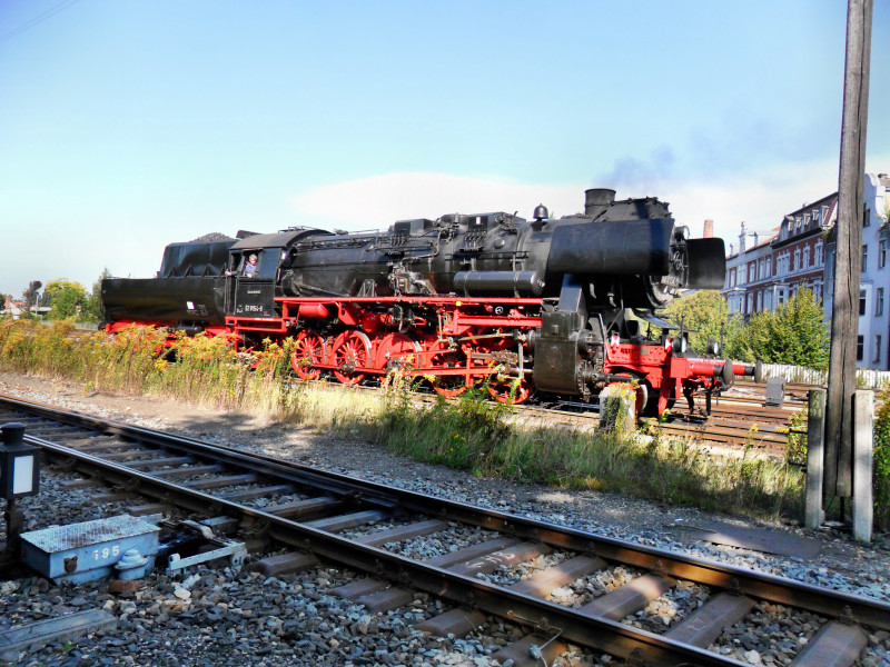 EMBB 52 8154-8 beim umsetzen am 08.09.2012 im Bf Zeitz. Sie l�uft wegen neuer Indusi dieses Jahr als Wagenlok im DPE 80578 (Leipzig-Plagwitz - Freyburg).