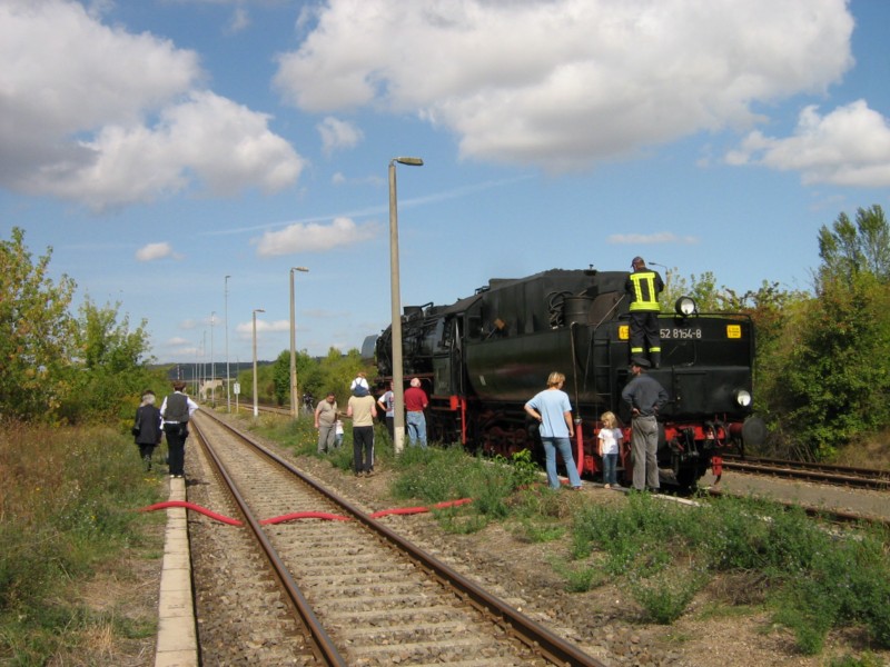 EMBB 52 8154-8 beim Wasserfassen im Bf Karsdorf; 12.09.2009 (Foto: Thomas Menzel)