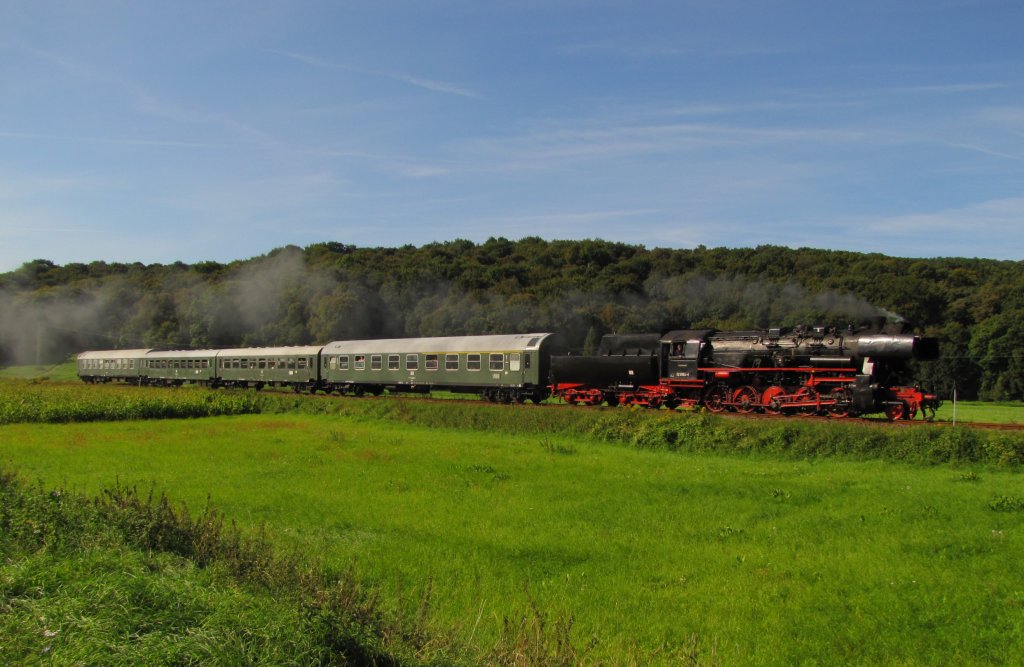 EMBB 52 8154-8 (ex DR 52 4896) mit dem DPE 39135 von Leipzig-Plagwitz nach Karsdorf, bei Kleinjena; 11.09.2010