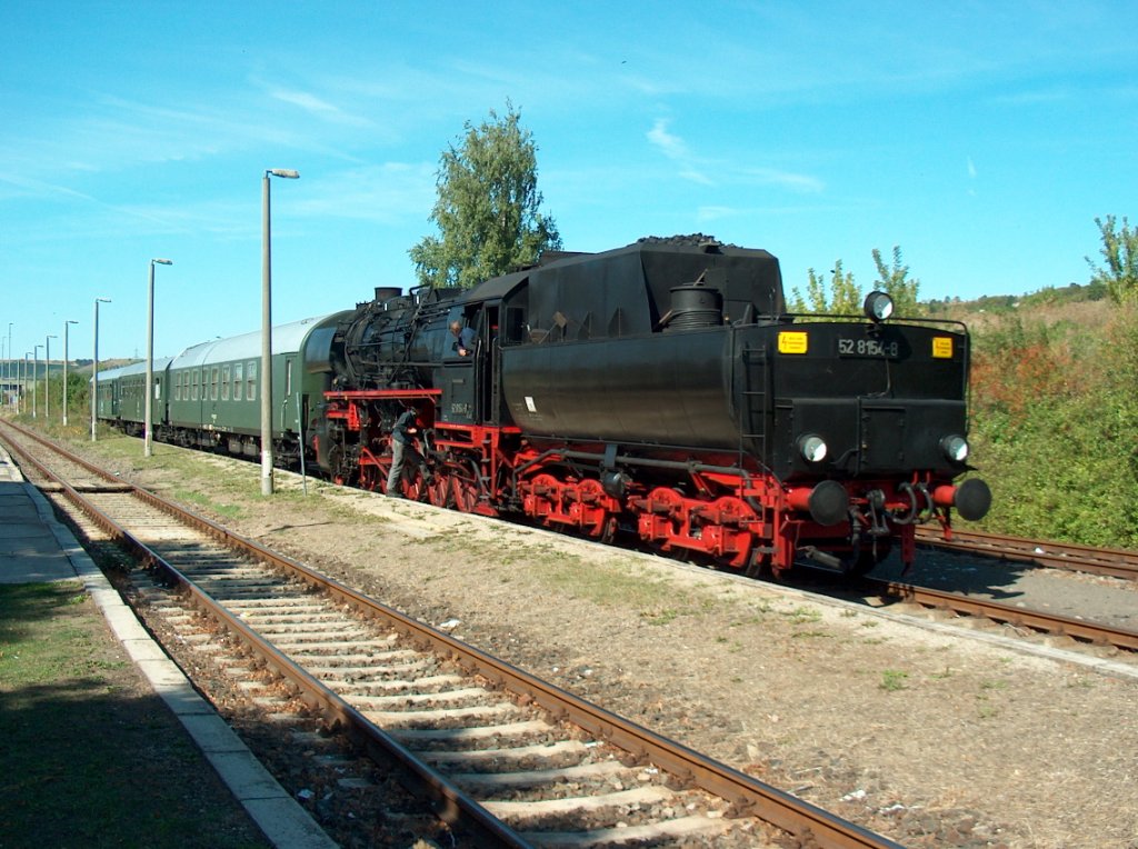 EMBB 52 8154-8 mit dem Leerzug DLr 84195 als sp�tere Fahrt nach Freyburg, w�hrend der Abstelltung am 13.09.2008 in Karsdorf.