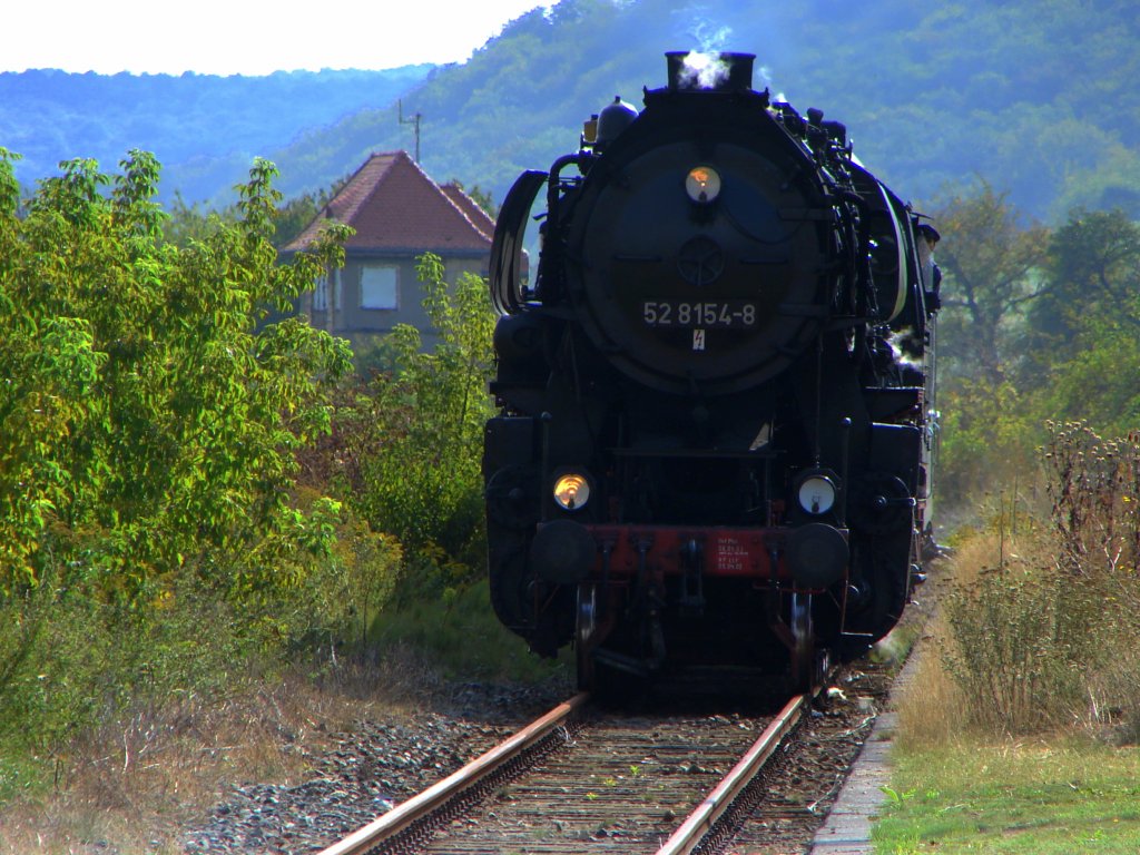 EMBB 52 8154-8 mit dem DPE 38995 von Leipzig-Plagwitz nach Karsdorf, bei der Einfahrt in Laucha; 12.09.2009 (Foto: Dieter Thomas)