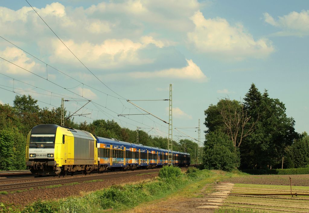 ER 20-012  Dispolok  dieselte mit der NOB nach Westerland/Sylt durch Halstenbek am 10.6.11.