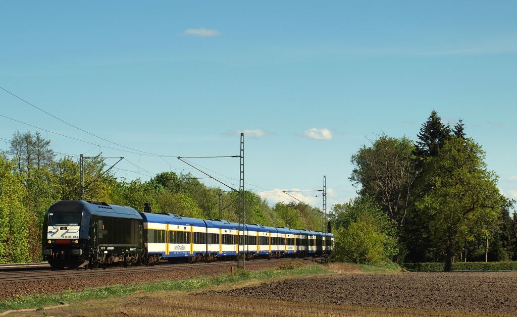 ER 20-14  MRCE  dieselte mit der NOB nach Westerland/Sylt durch Halstenbek am 1.5.