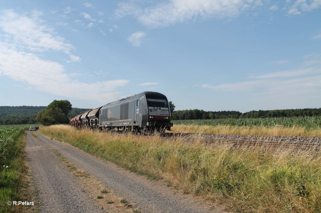 ER20 008 mit dem Dngerzug aus Cheb bei Oberteich. 28.07.13