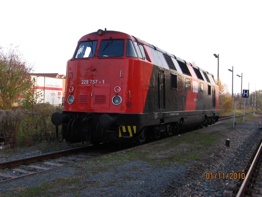 Erfurter Bahnservice 228 757-1 (92 80 1228 757-1 D-EBS) im Bf Naumburg Ost; 01.11.2010 (Foto: Hans Grau)
