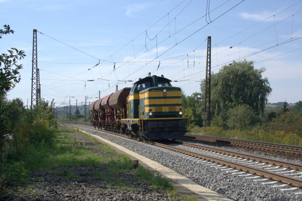 Erfurter Gleisbau 211.74 (92 80 1211 074-0 D-EGB) am 10.09.2012 bei der Durchfahrt in Naumburg Hbf in Richtung Wei�enfels. (Foto: Heinz-Stefan Neumeyer)