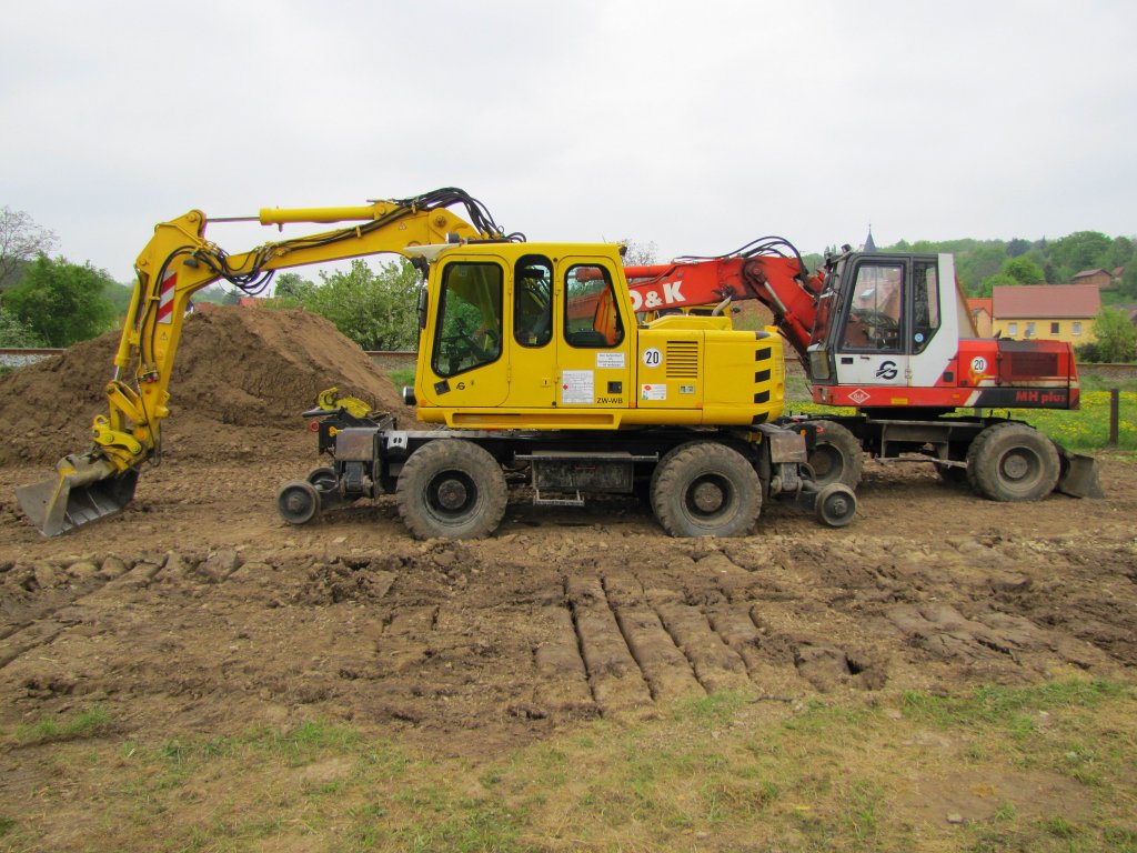 Erfurter Gleisbau Klw 97 51 65 581 60-7 im Rahmen von Durchlasserneurungsarbeiten an der Unstrutbahn bei Ro�bach; 02.05.2010
