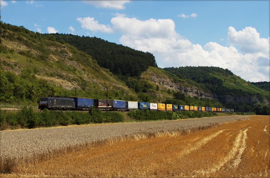 ES 64 F4-023 mit KLV-Zug in Richtung Norden am 10.08.13 in Karlstadt