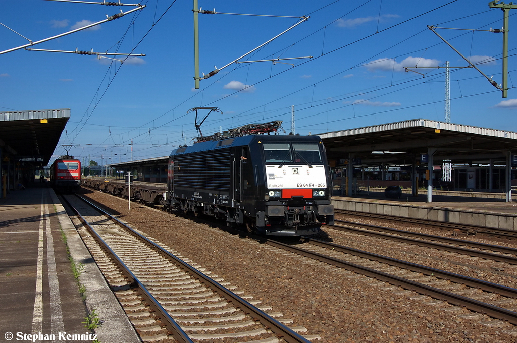 ES 64 F4 - 285 (189 285-0) MRCE Dispolok GmbH fr CTL Logistics GmbH mit einem Containerzug in Berlin-Schnefeld Flughafen und fuhr in Richtung Genshagener Heide weiter. Netten Gru an den Tf! 14.08.2012