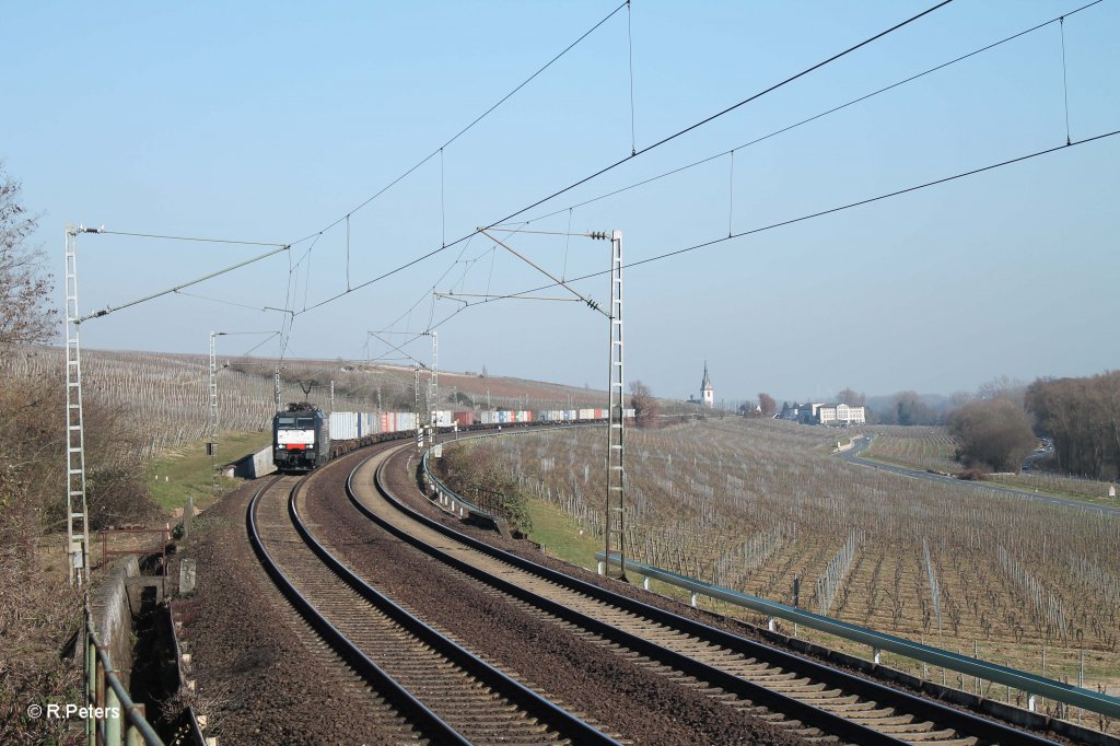 ES 64 F4 286 mit Container bei Hattenheim am Rhein, Version 2. 05.03.13