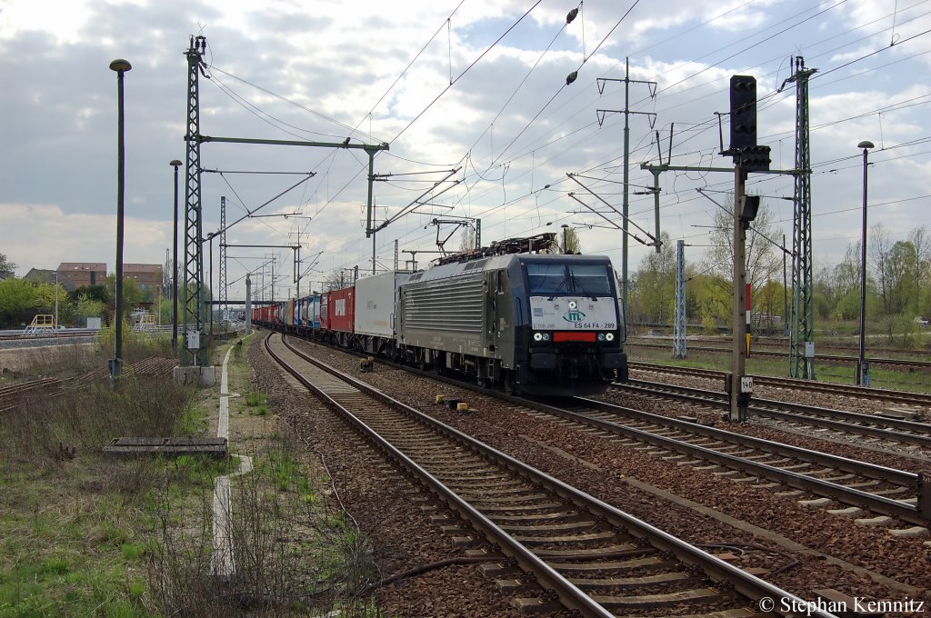 ES 64 F4 - 289 (189 289-2) ITL mit Containerzug in Berlin Schnefeld-Flughafen. 16.04.2011