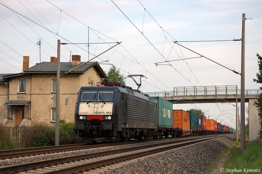 ES 64 F4 - 843 (189 843-6) MRCE Dispolok GmbH fr DB Schenker Rail Deutschland AG mit einem Containerzug in Vietznitz, in Richtung Friesack weiter gefahren. 08.05.2012 