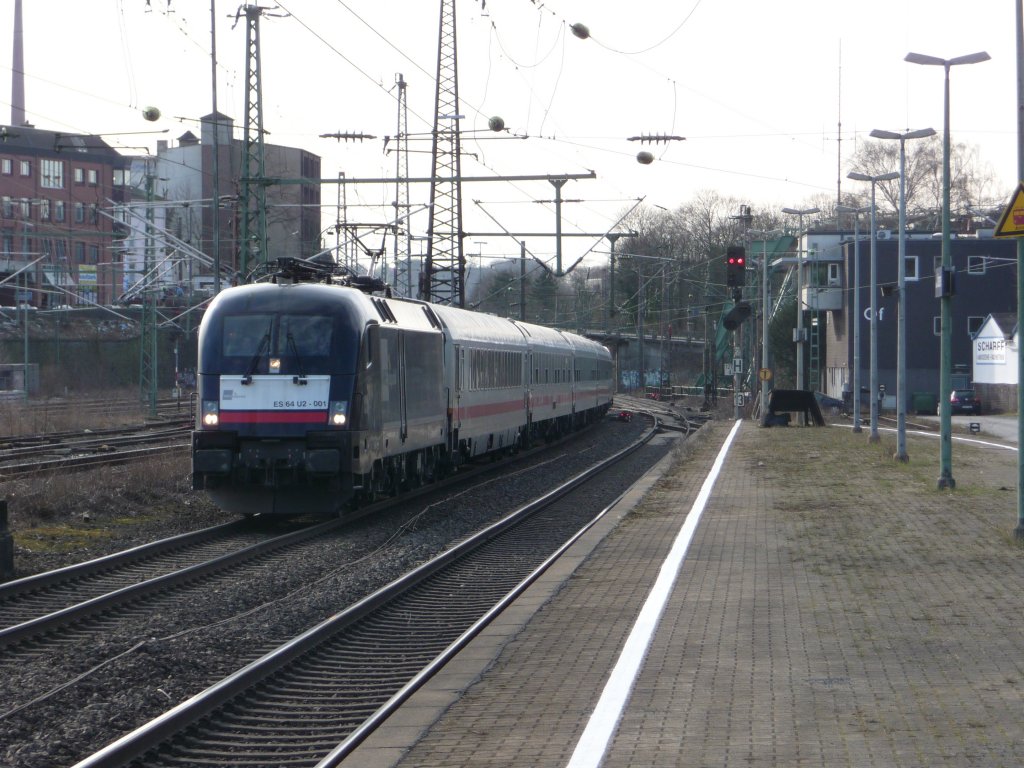 ES 64 U2-001 (91 80 6182 501-7 D-DISPO) der MRCE hier in Diensten der DB AG mit einem ICE-Ersatzzug unterwegs nach Hamm. 03.03.2010