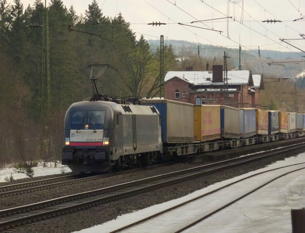 ES 64 U2-005 mit Gterzug am 20.02.10 in Jossa