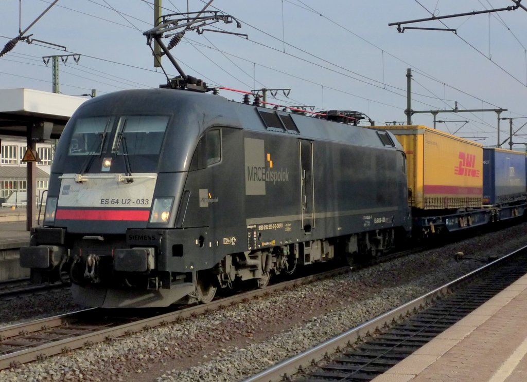 ES 64 U2-033 mit KlV Zug am 17.03.10 in Fulda