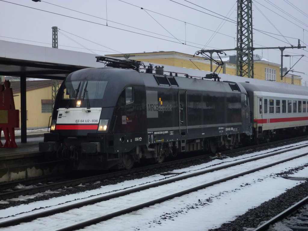 ES 64 U2-036 mit IC Rottalerland am 06.02.10 in Fulda