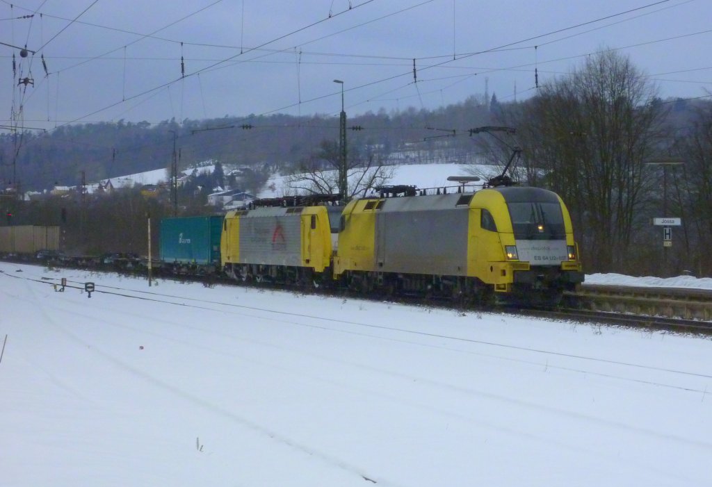 ES 64 U2-037 un ES 64 F4-096 mit TX Containerzug am 14.02.10 in Jossa