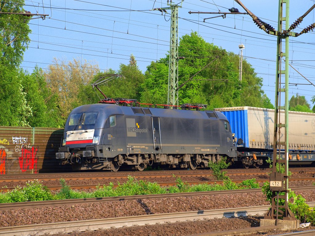 ES 64 U2-099 fuhr im Auftrag der EVB mit einem Sattelaufliegerzug durch den Bahnhof Hamburg-Harburg am 22.5.