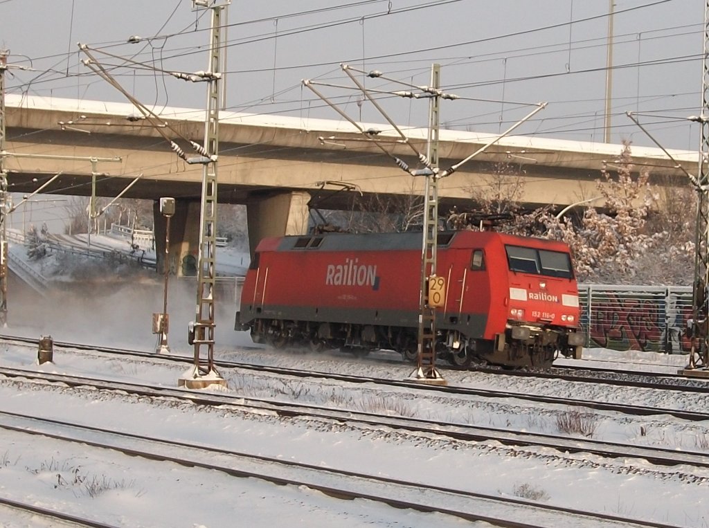 Es sah so aus als wrde 152 116 am 18.Dezember 2010 jeden Moment in Hamburg Harburg aus der Kurve kippen.