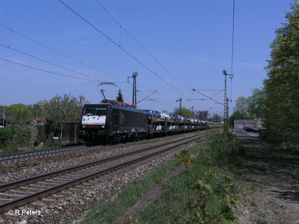 ES64 F4- 287 zieht ein BMW-Zug durch Regensburg-Prfering. 29.04.10