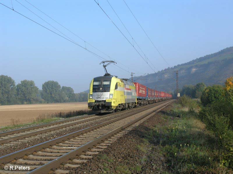 ES64 U2-033 zieht bei Thngersheim den Wechselpritschen Winner Spedition. 27.09.08
