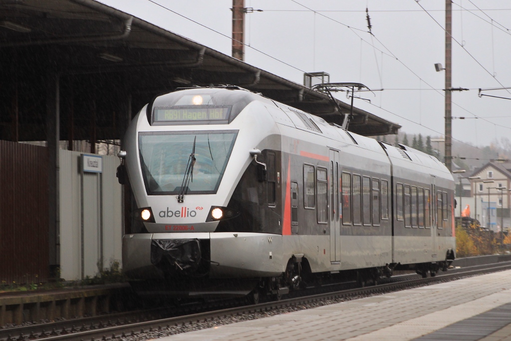 ET 22006 als RB 91 auf dem Weg nach Hagen am 13.11.10 in Kreuztal