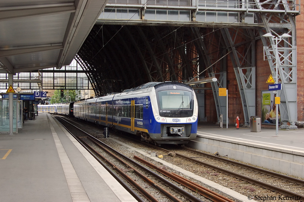 ET 440 214 der NordWestBahn als RS4 (NWB 83420) von Bremen Hbf nach Nordenham im Bremer Hbf. 06.09.2011