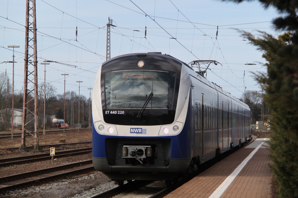 ET 440 220 als NWB RS2 von Bremerhaven-Lehe nach Twistringen bei der Einfahrt im Haltepunkt Bremerhaven-Wulsdorf mit dem Zug ging es weiter nach Bremen Hbf.10.03.2012