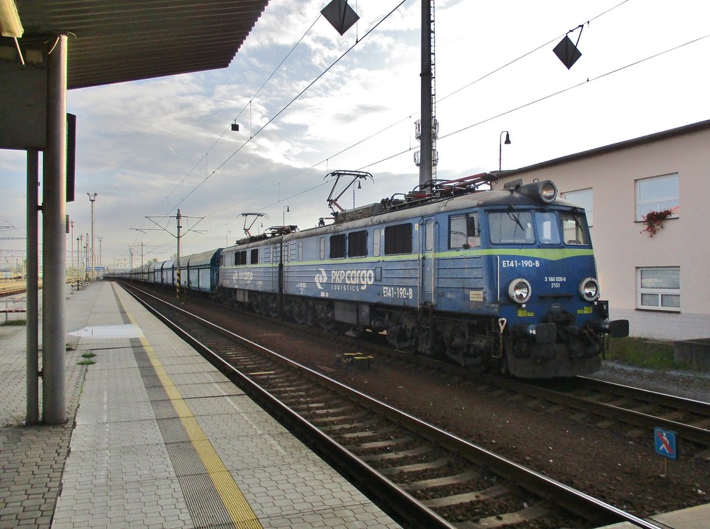 ET41 190 steht mit ein Kohlezug in Ostrava-Svinov abfahrtbereit.