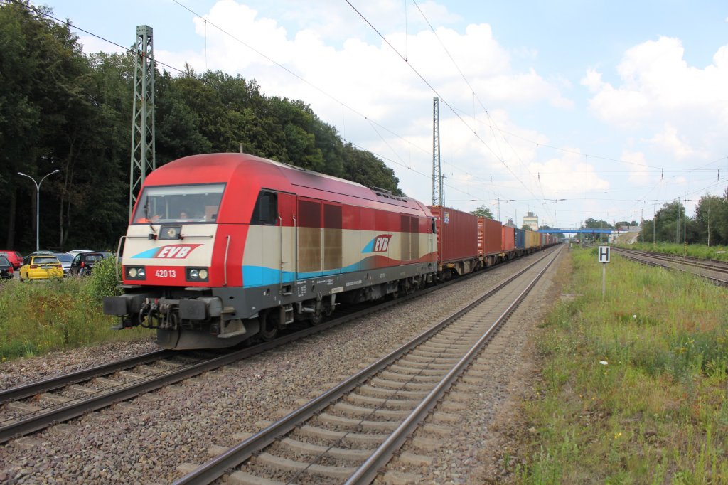 EVB 420 13 mit eine Vollen Containerzug Aus Hamburg komment Durchfhrt am 27.07.2011 Bf Tostedt auf Gleis 1 Nach Bremen. 
Ps: Frau am Steuer Das wird Teuer !!!