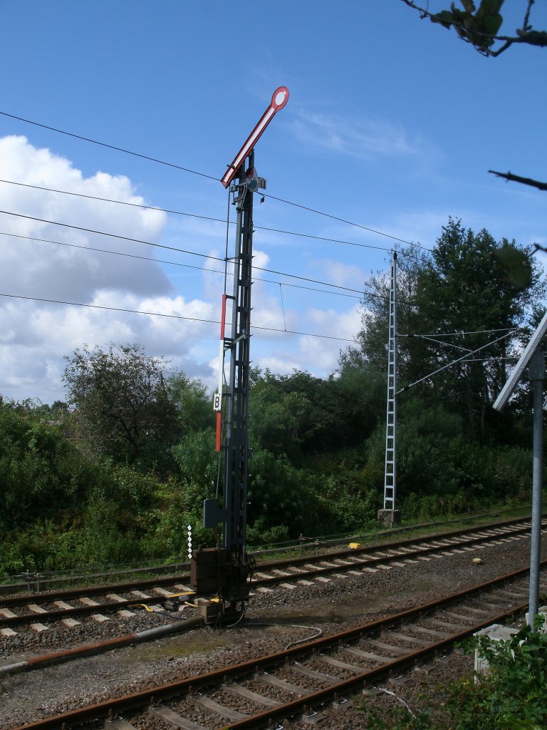  Fahrt frei  zeigte,am 20.August 2011,das Ausfahrsignal B in Lancken. 